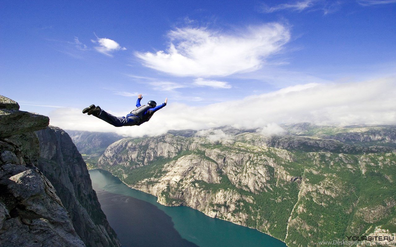 BASE jumping в горах на природе